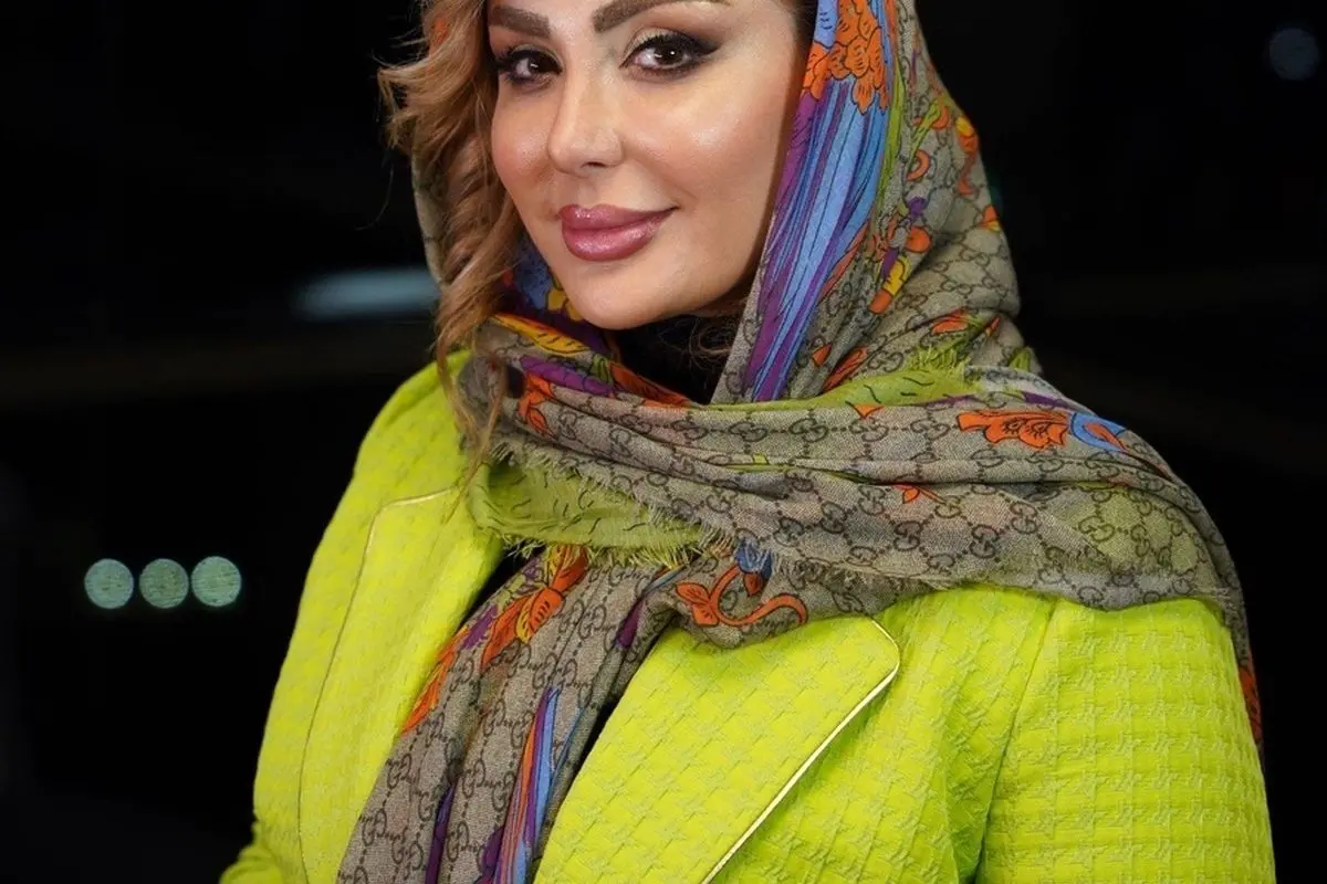 نیوشا ضیغمی در هواپیما با ذوق و شوق سلفی گرفتن از مهمانداران آقا را تجربه کرد!