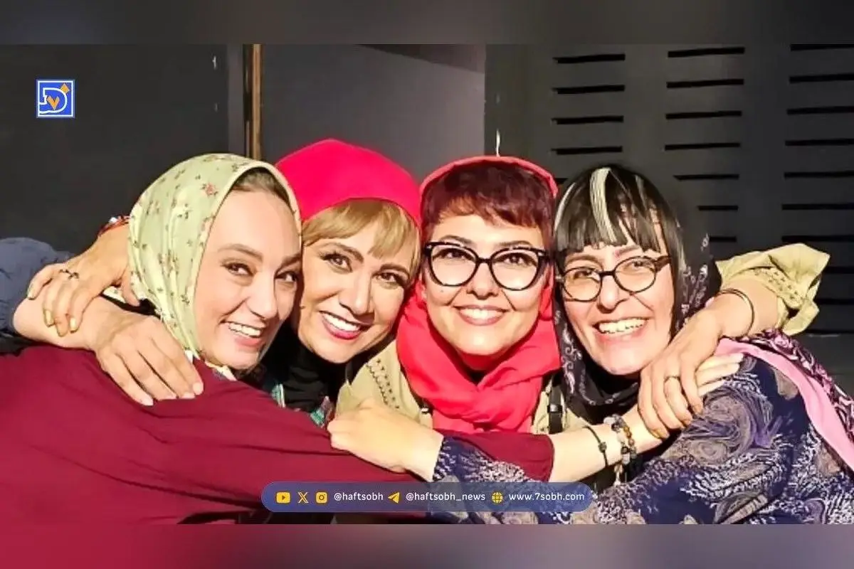 تصاویر جدید آناهیتا همتی در پشت صحنه تئاتر شب‌های طهرون و دیدار با سوسن پرور، سحر ولدبیگی و فلورا سام