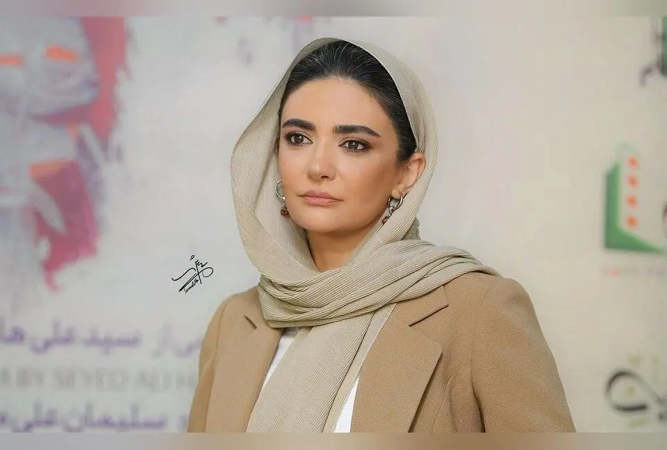 لیندا کیانی در معماری ناب کاشان، زیبایی بی‌نظیرش را در پس‌زمینه‌ای تاریخی و باشکوه نشان داد