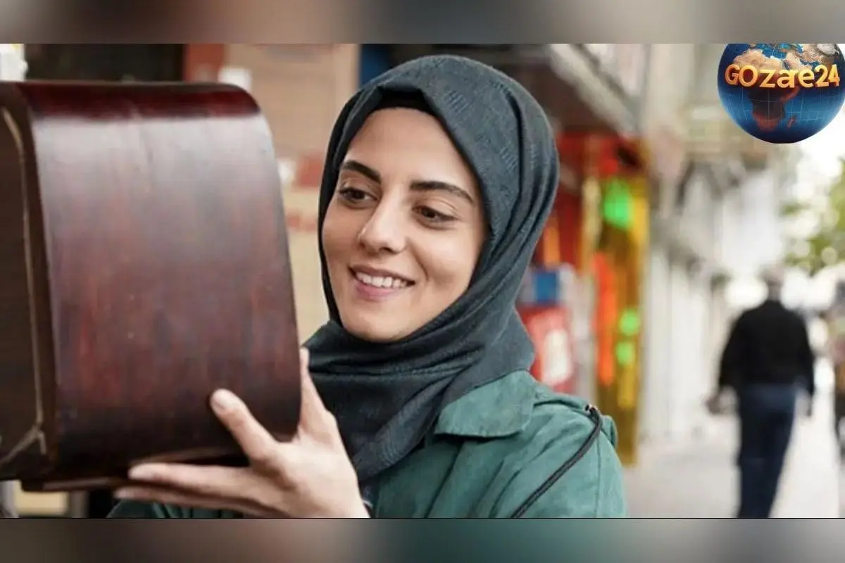 استایل پاییزی مهسا طهماسبی با الهام از شب یلدا در پشت صحنه نمایش «باران اسیدی» توجه‌ها را جلب کرد