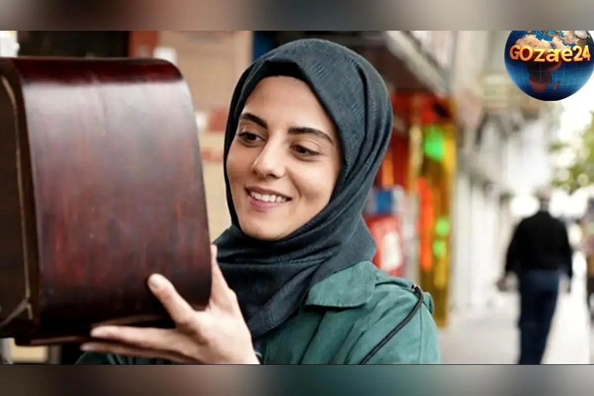 استایل پاییزی مهسا طهماسبی با الهام از شب یلدا در پشت صحنه نمایش «باران اسیدی» توجه‌ها را جلب کرد