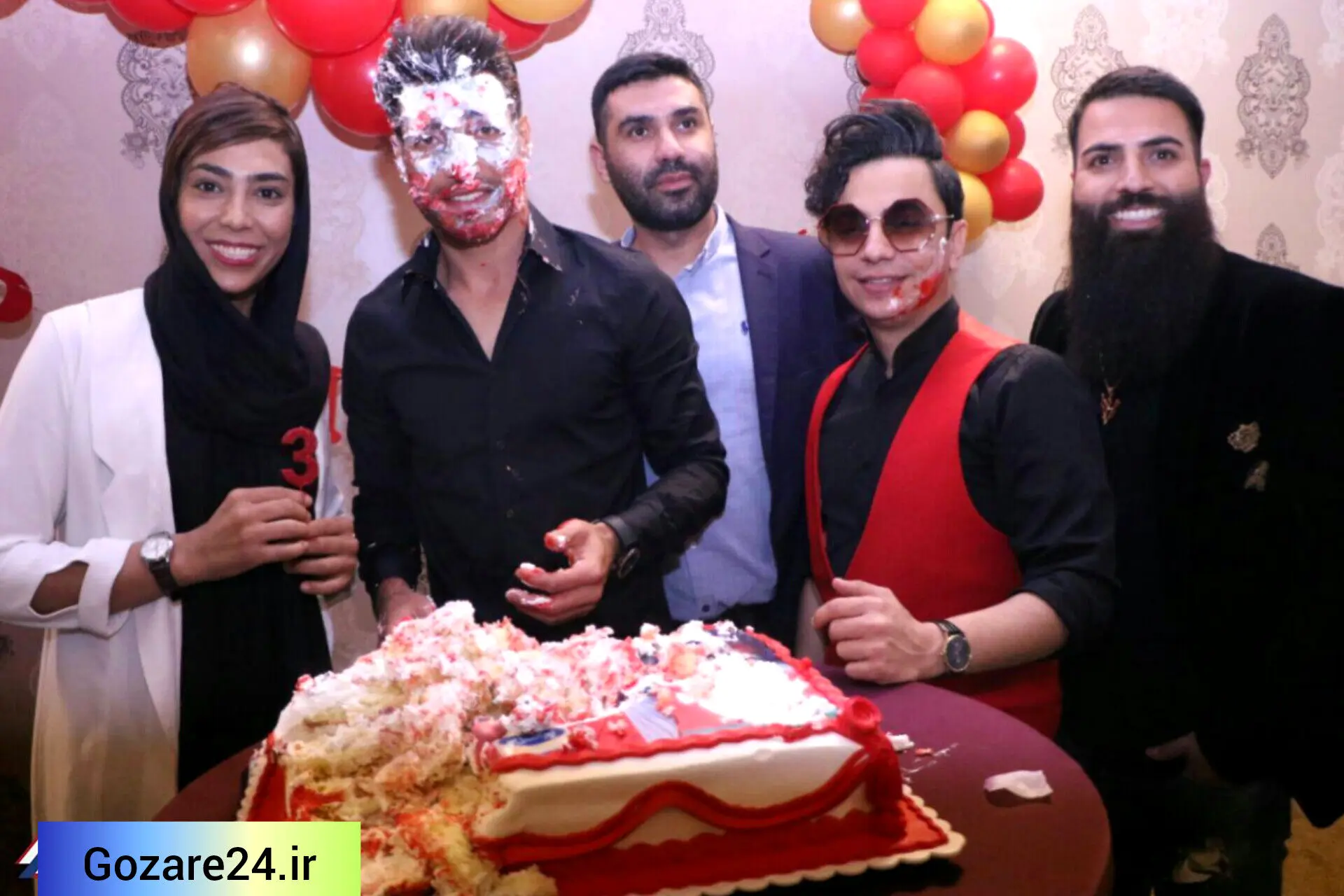 سورپرایز تولد شجاع خلیل‌زاده با حضور ستاره‌ها همچون محسن ابراهیم زاده و سهیلا منصوریان؛ شجاع در کیک غرق شد!
