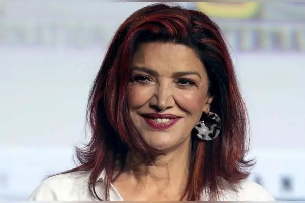 کشف دکوراسیون ایرانی و هنری خانم شهره آغداشلو در خانه سفید و دلباز در آمریکا