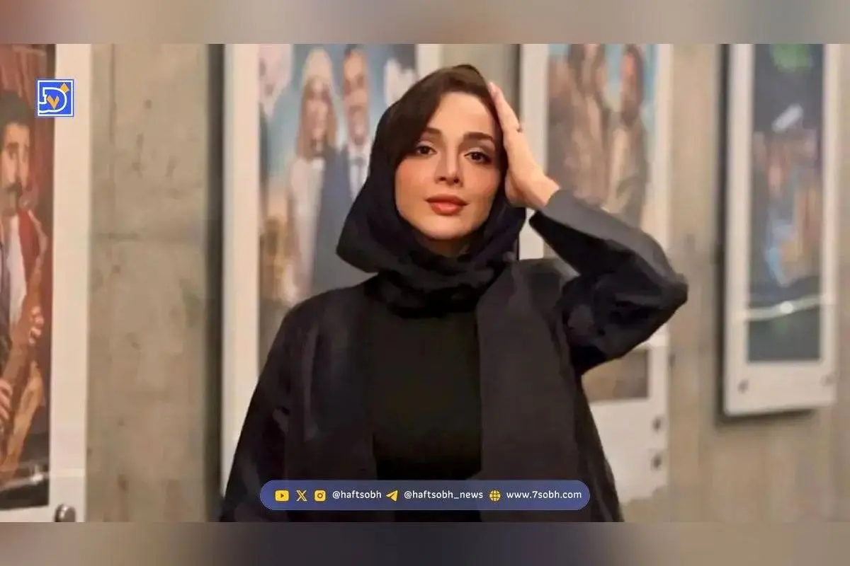 عکس روز: سلفی لاکچری المیرا دهقانی با آیفون ۱۷ در پشت صحنه نمایش و نقش‌آفرینی در سریال بامداد خمار