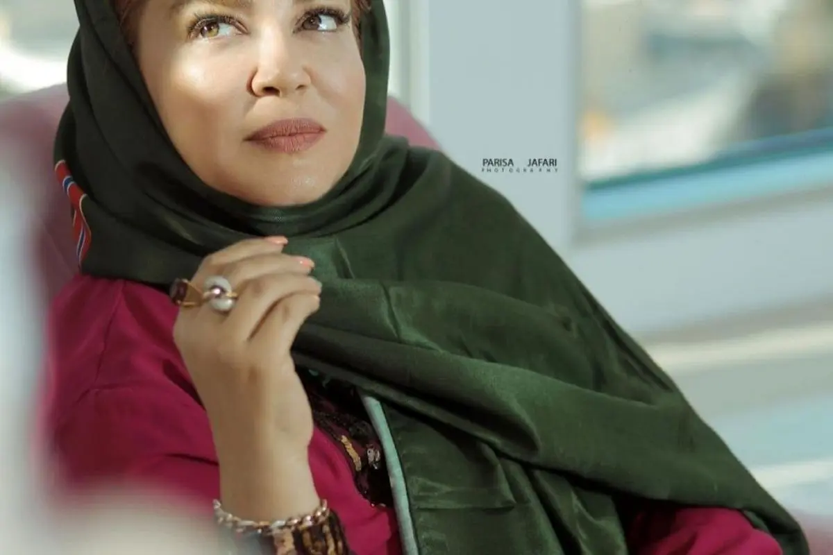 بهاره رهنما با استایل گاوچرانی و چرم در کافه استانبول؛ استایل متفاوت و جذاب هنرمند معروف