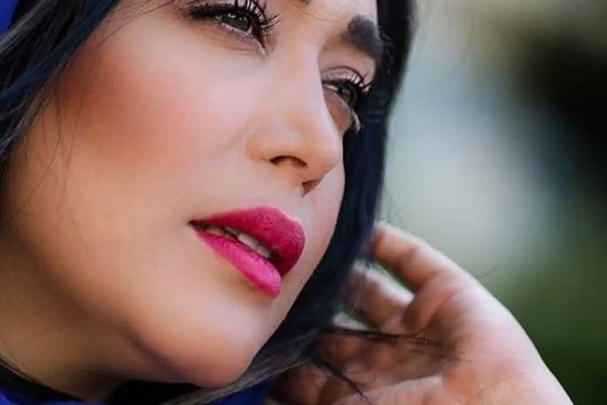 سلفی فیلتردار و شیک سارا منجزی پور در هوای بارانی و رنگین کمان + بیوگرافی بازیگر ایرانی