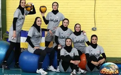 تصاویر دختران والیبالیست ایرانی در امامزاده صالح با چادرهای گل گلی قبل از سفر به ویتنام | مراسم معنوی و انگیزشی تیم ملی والیبال زنان ایران