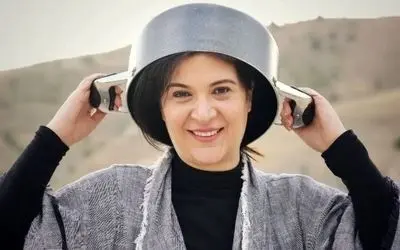 خانه‌ای ساده و در عین حال لوکس؛ دکوراسیون گرم و دلنشین خانه ریما رامین‌فر با مبلمان رنگارنگ و حیاط سبز آرامش‌بخش