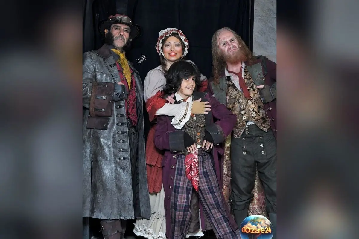 تصاویر پشت صحنه نمایش «الیور توئیست» با حضور بهنوش طباطبایی، سیامک انصاری و بازیگران مطرح دیگر در فضای مجازی وایرال شد