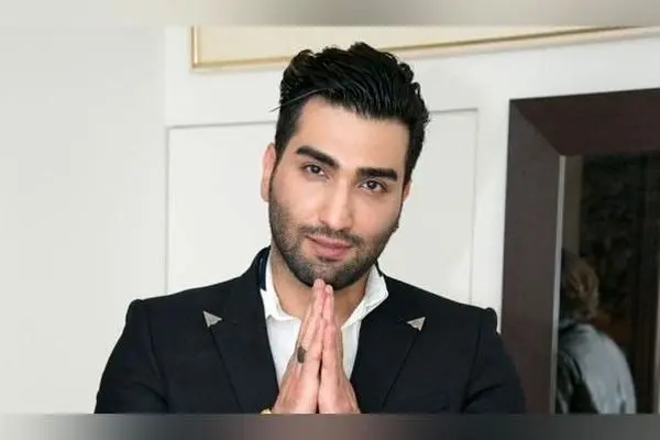 تصاویر جنجالی حسین تهی روی پل چوبی و شیشه‌ای در تایلند؛ سفر به سرزمین معابد و نماد فیل