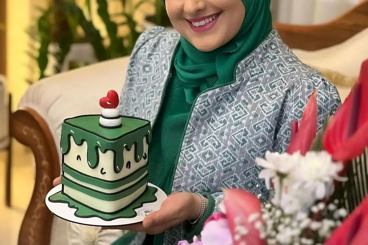 عکس خانوادگی ستاره سادات قطبی در روز تولد مادر؛ گردهمایی پرجمعیت خانواده در کنار هم