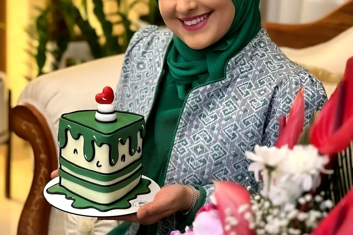 عکس خانوادگی ستاره سادات قطبی در روز تولد مادر؛ گردهمایی پرجمعیت خانواده در کنار هم