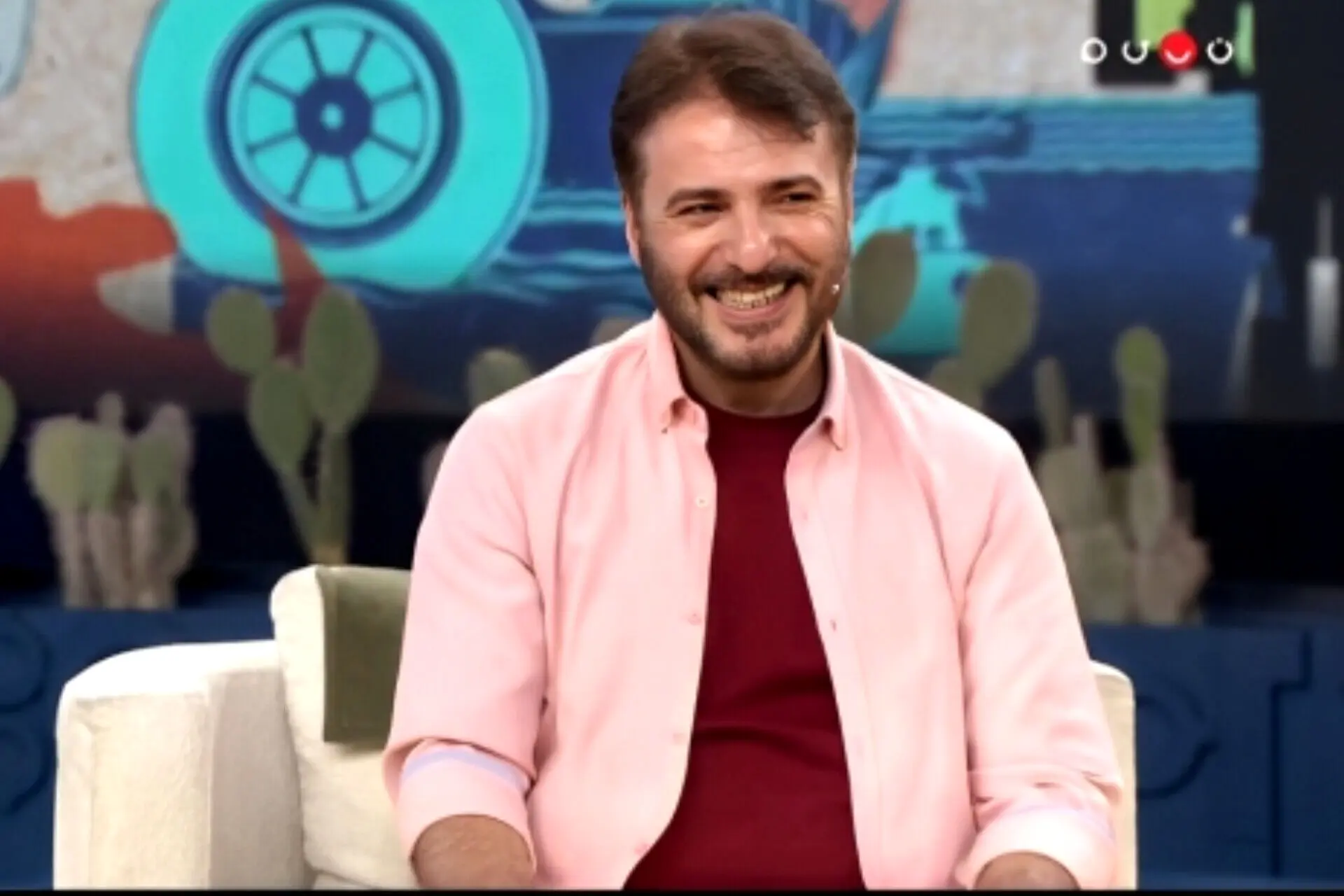 سیدجواد هاشمی: چرا خانواده‌ام سیامک صدام می‌کنند؟ | ماجرای نام «سیامک» سیدجواد هاشمی در برنامه ۱۰۰۱