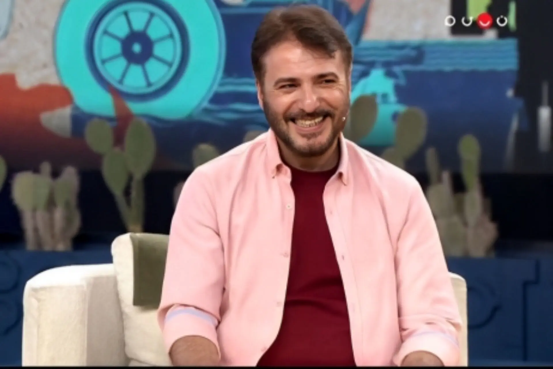 سیدجواد هاشمی: چرا خانواده‌ام سیامک صدام می‌کنند؟ | ماجرای نام «سیامک» سیدجواد هاشمی در برنامه ۱۰۰۱