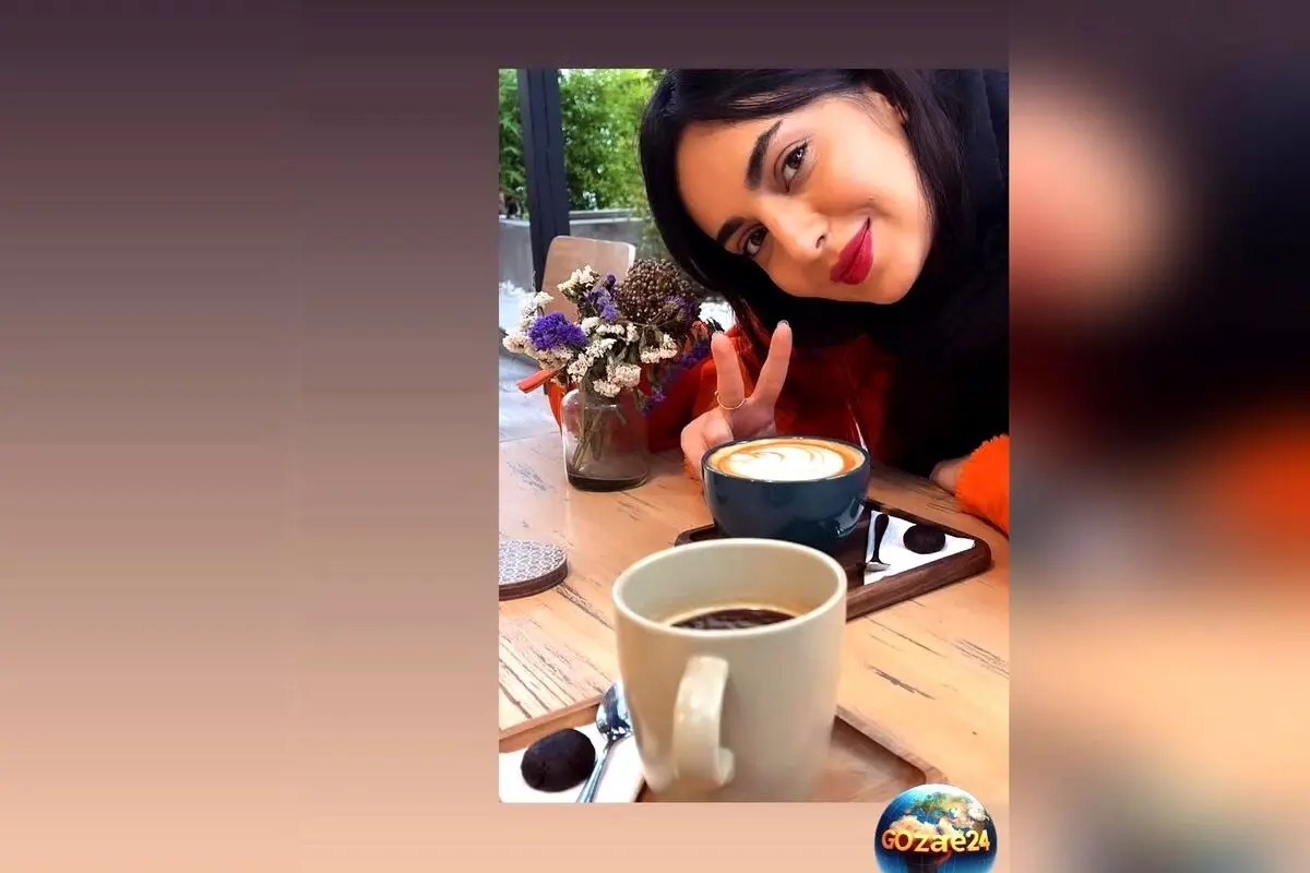 خانه شاعرانه و هنری مهشید جوادی، بازیگر «بچه مهندس» با چیدمان مدرن، گل‌های تازه و قفسه پر از کتاب