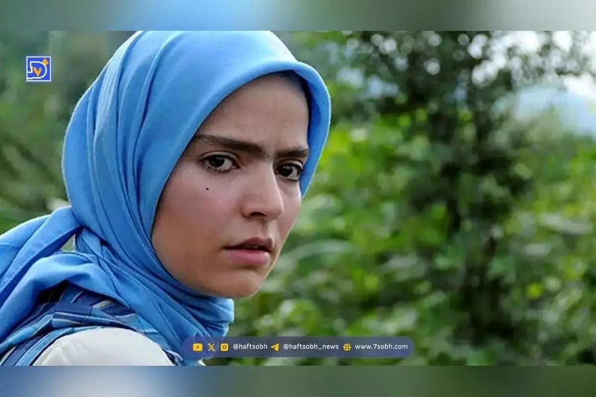 دکوراسیون لوکس و مدرن منزل سپیده خداوردی؛ طراحی شاهانه با عناصر مجلل و گیاهان سبز