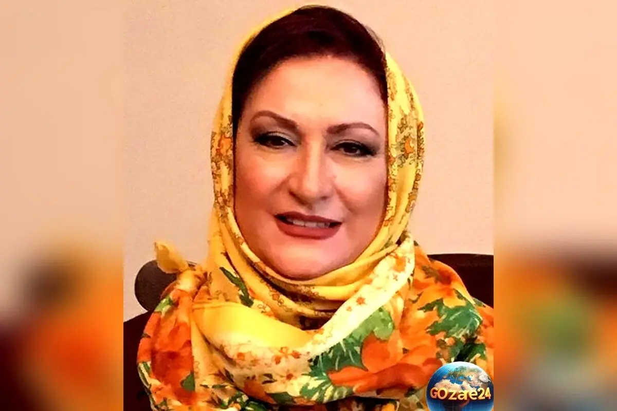 استایل خاص و بی‌نظیر مریم امیرجلالی در مهمانی با رنگ سفید و روسری گل‌گلی | عکس و نکات استایلی