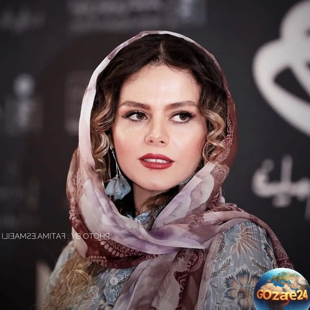 عکس عاشقانه غزال نظر با گل رز سرخ در باغچه و حیاطی که بوی خاطرات کودکی و خانه مادربزرگ‌ها را می‌دهد