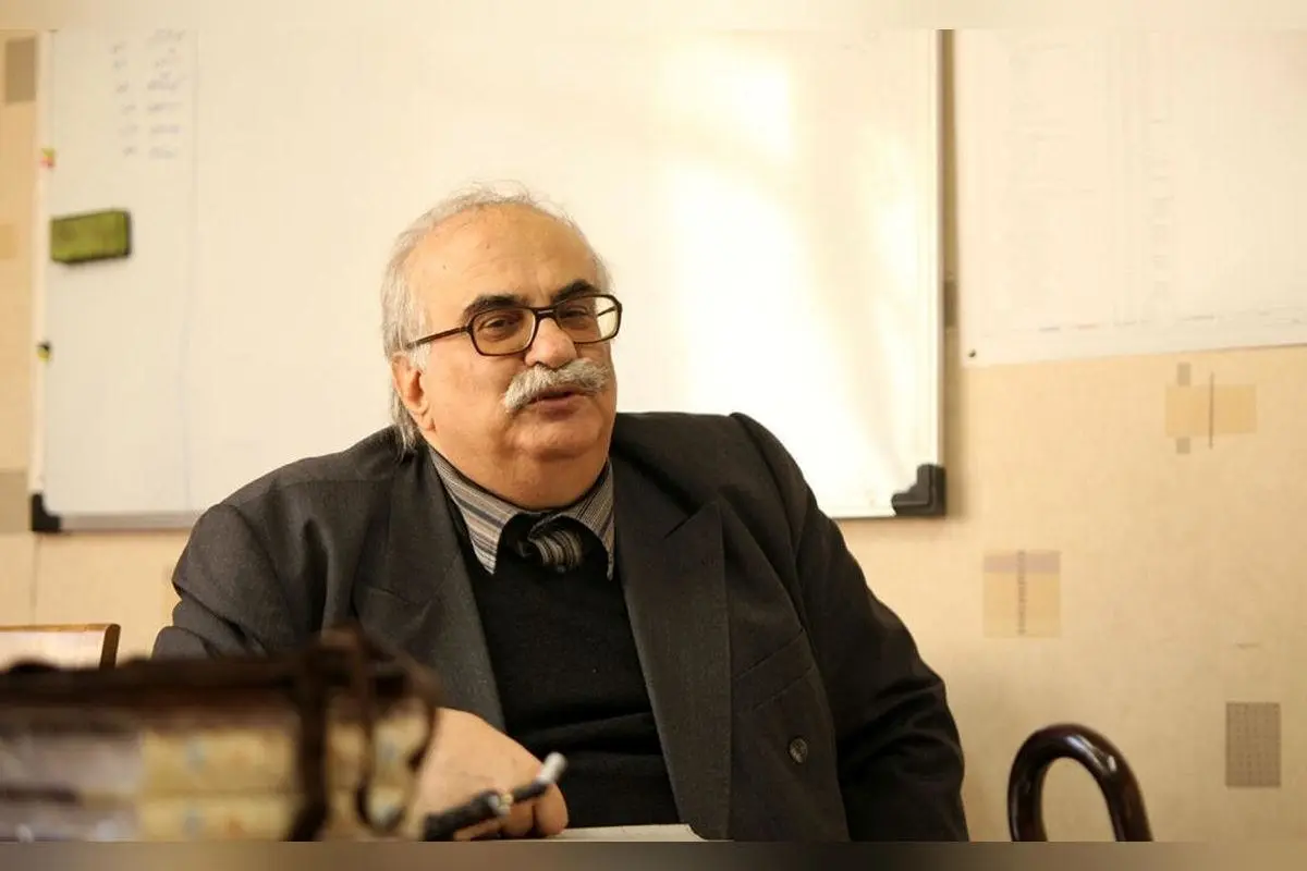 بیوگرافی خسرو معتضد؛ تاریخ‌پژوه و مجری محبوب صدا و سیما در ۸۳ سالگی به همراه همسر و فرزندان