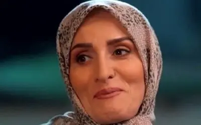 دکوراسیون منزل شاهانه آتیه جاوید با ترکیب رنگ‌های خنثی و عناصر طبیعی | طراحی مدرن و گرم خانه در «پایتخت»