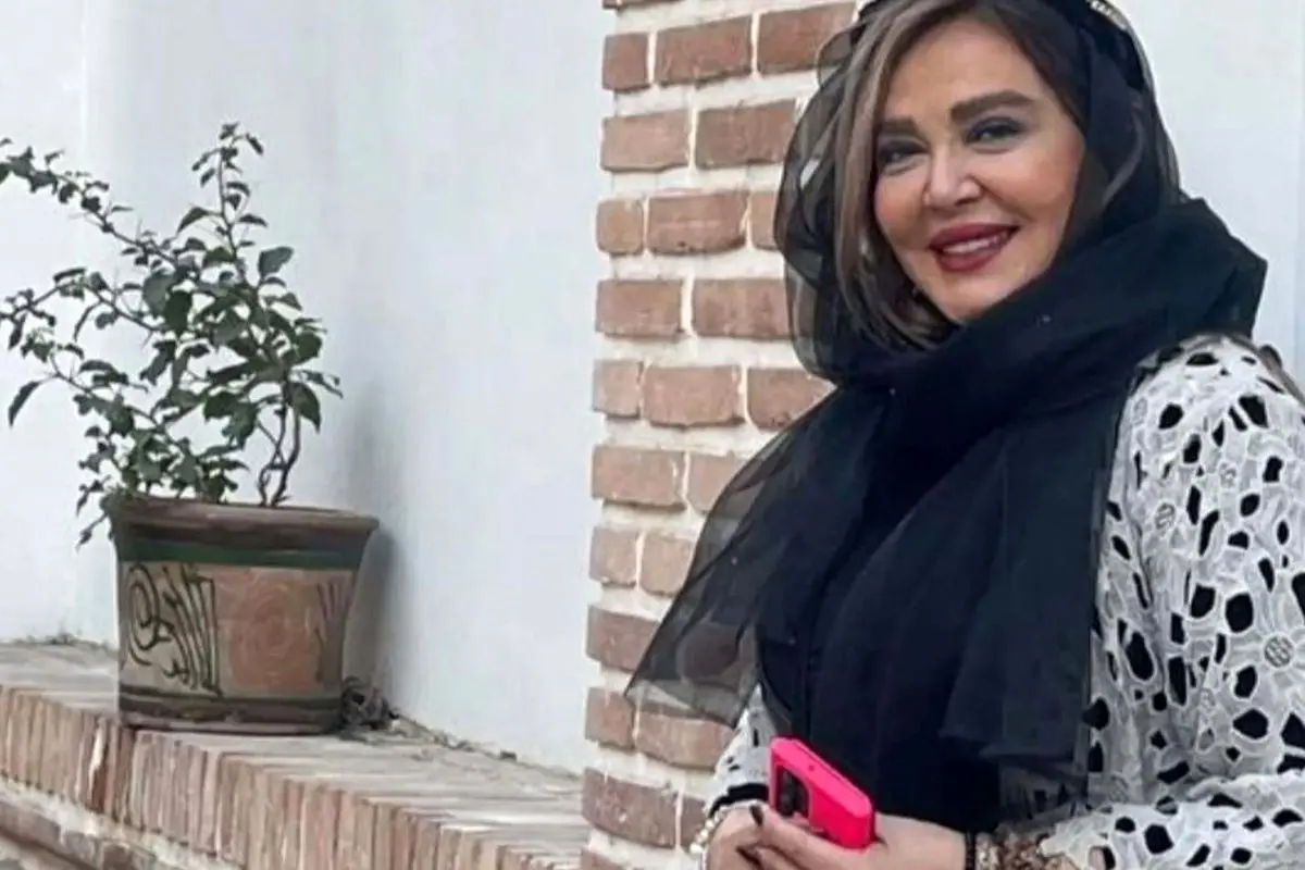 سلفی پربازدید بهاره رهنما با ستارههای سینما در یک مراسم پر زرق و برق!