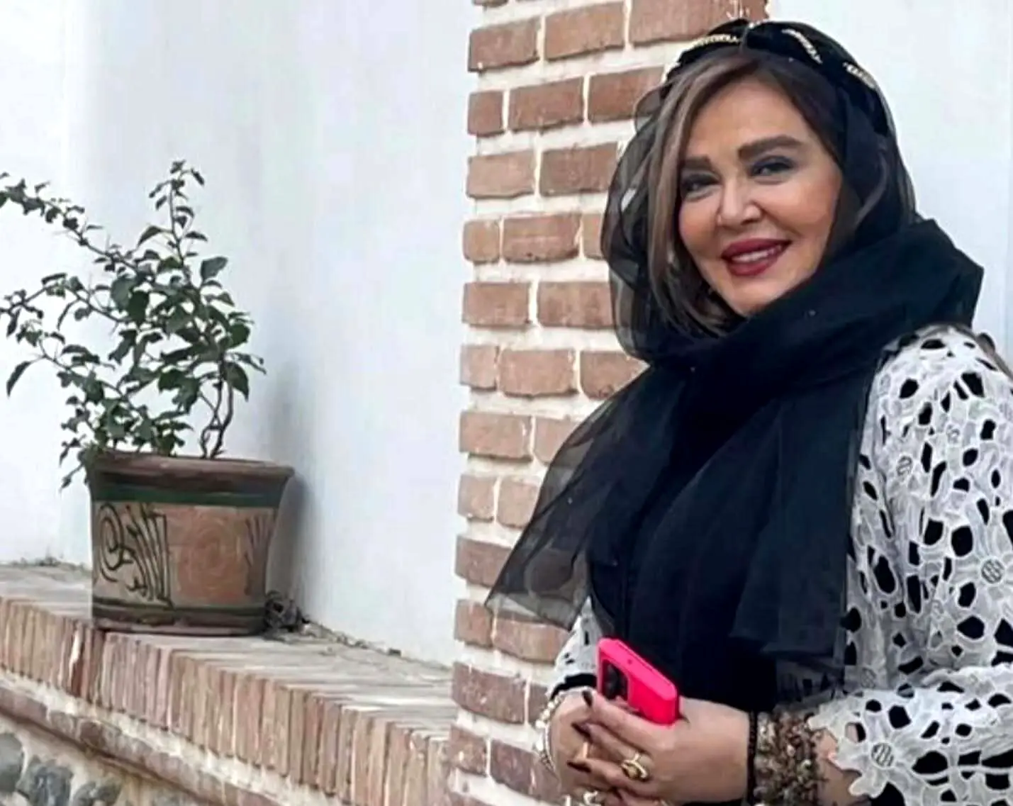 سلفی پربازدید بهاره رهنما با ستاره‌های سینما در یک مراسم پر زرق و برق!