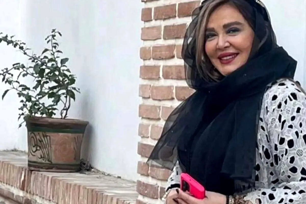 سلفی پربازدید بهاره رهنما با ستاره‌های سینما در یک مراسم پر زرق و برق!