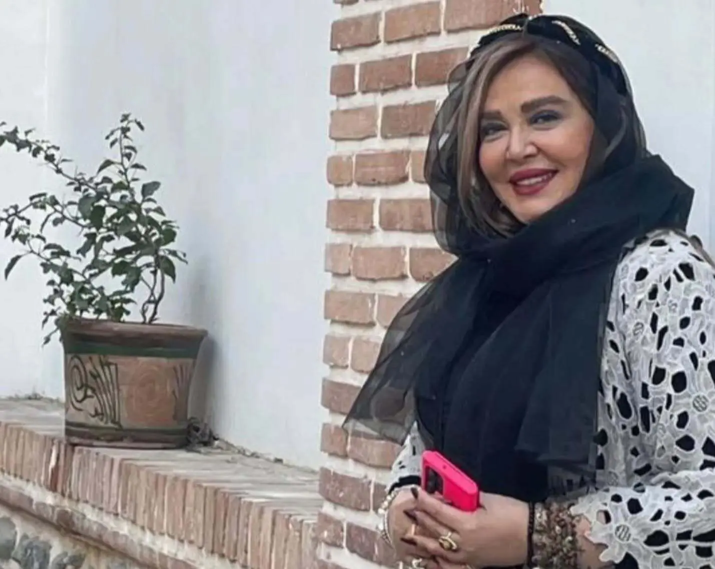 سلفی پربازدید بهاره رهنما با ستاره‌های سینما در یک مراسم پر زرق و برق!