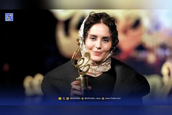الناز شاکردوست در اکران فیلم «گوزن‌های اتوبان» در کنار طرفدارانش در سالن سینما + عکس صمیمی