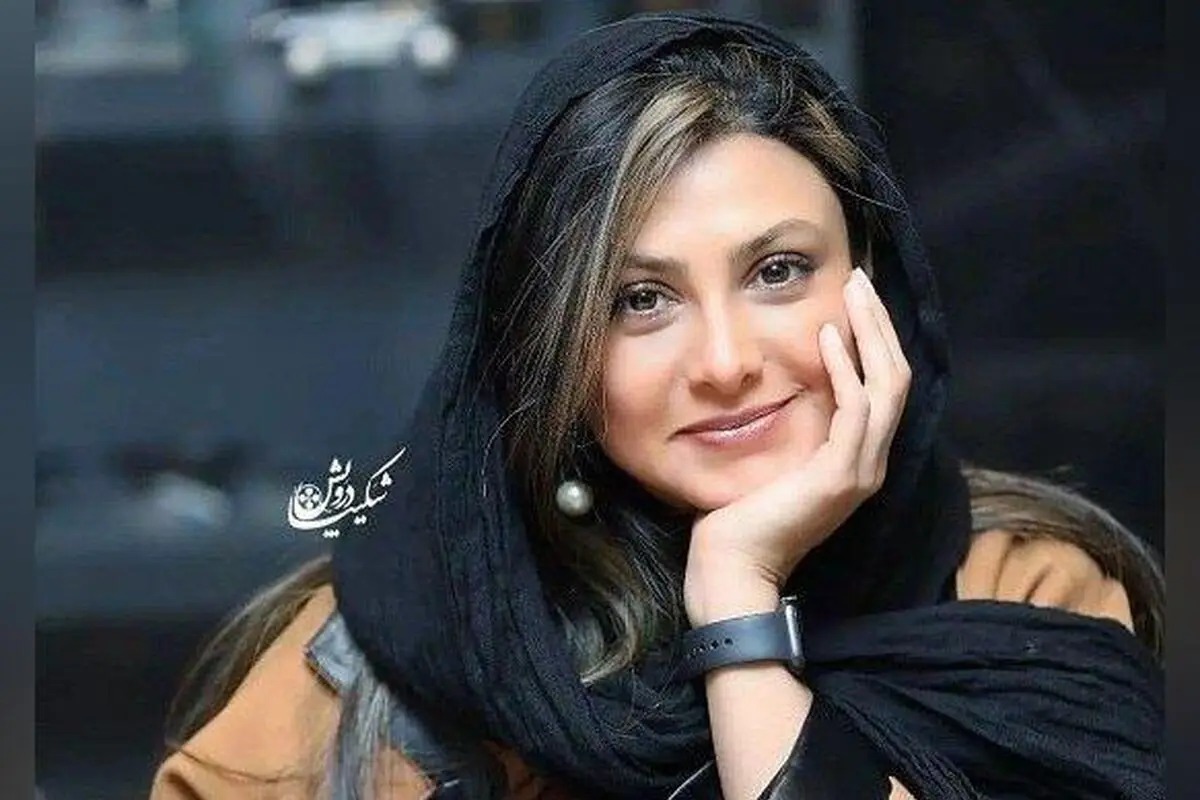 آینه و پرده اتاق خواب خانم آزاده صمدی ویدیوی وایرال شده در شبکه‌های اجتماعی
