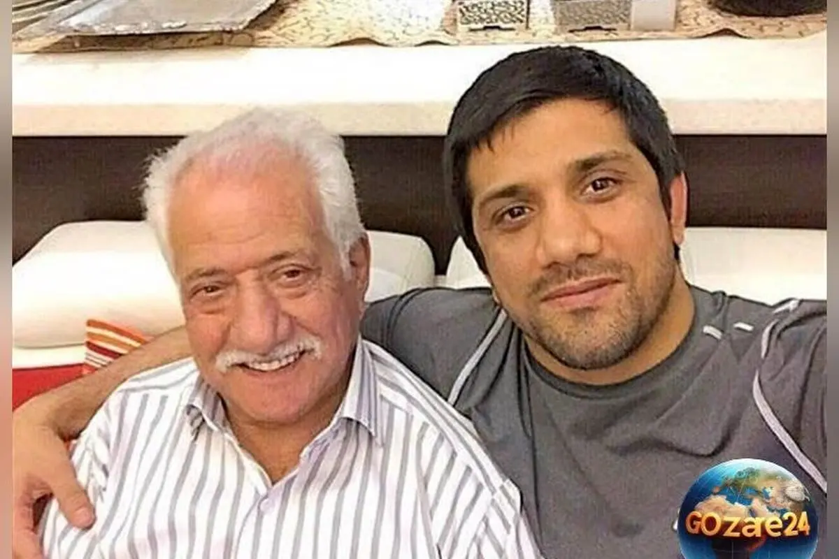 عکس کمتر دیده شده از علیرضا دبیر در کنار پدرش در حال خوردن صبحانه ساده و بدون تجملات در خانه پدری