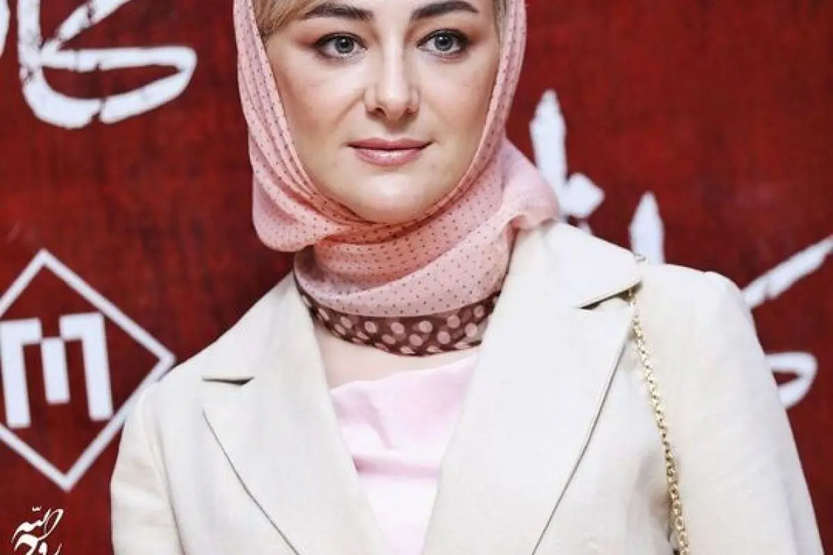 ویدا جوان با چشمان خیره‌کننده و داستان عاشقانه‌اش در دنیای هنر و تلویزیون | آشنایی جذاب با همسر هنرمندش ایلا تهرانی