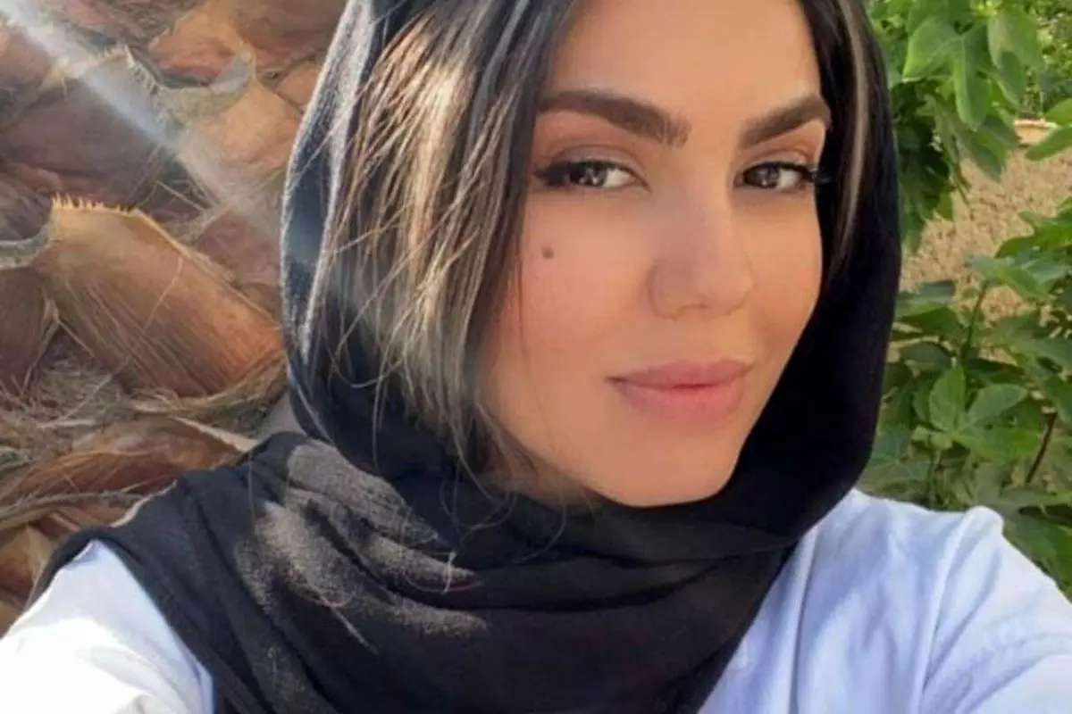 آزاده زارعی با ژست هنری و لاکچری در ساحل کیش، خلاقیتی متفاوت در عکسی خاص