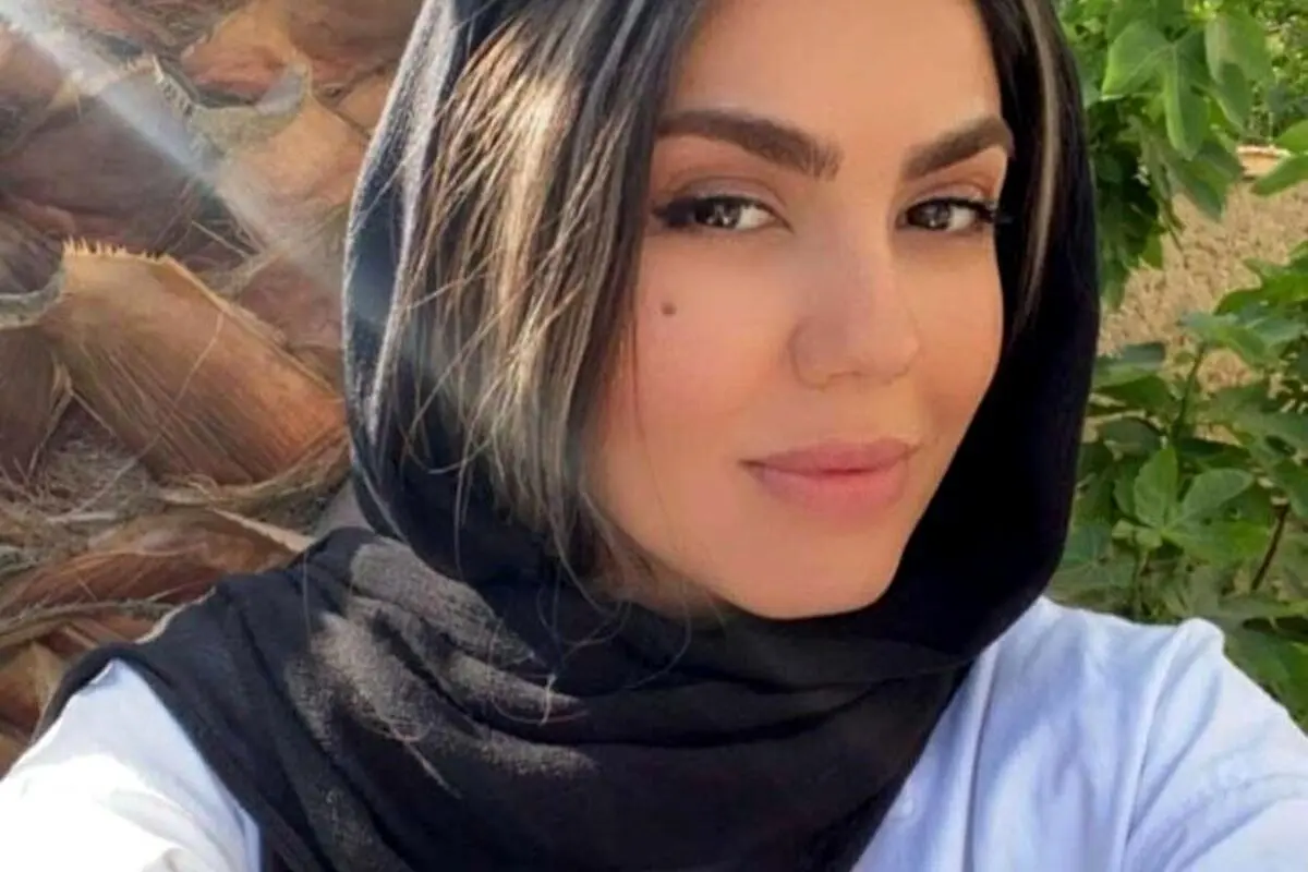 آزاده زارعی با ژست هنری و لاکچری در ساحل کیش، خلاقیتی متفاوت در عکسی خاص