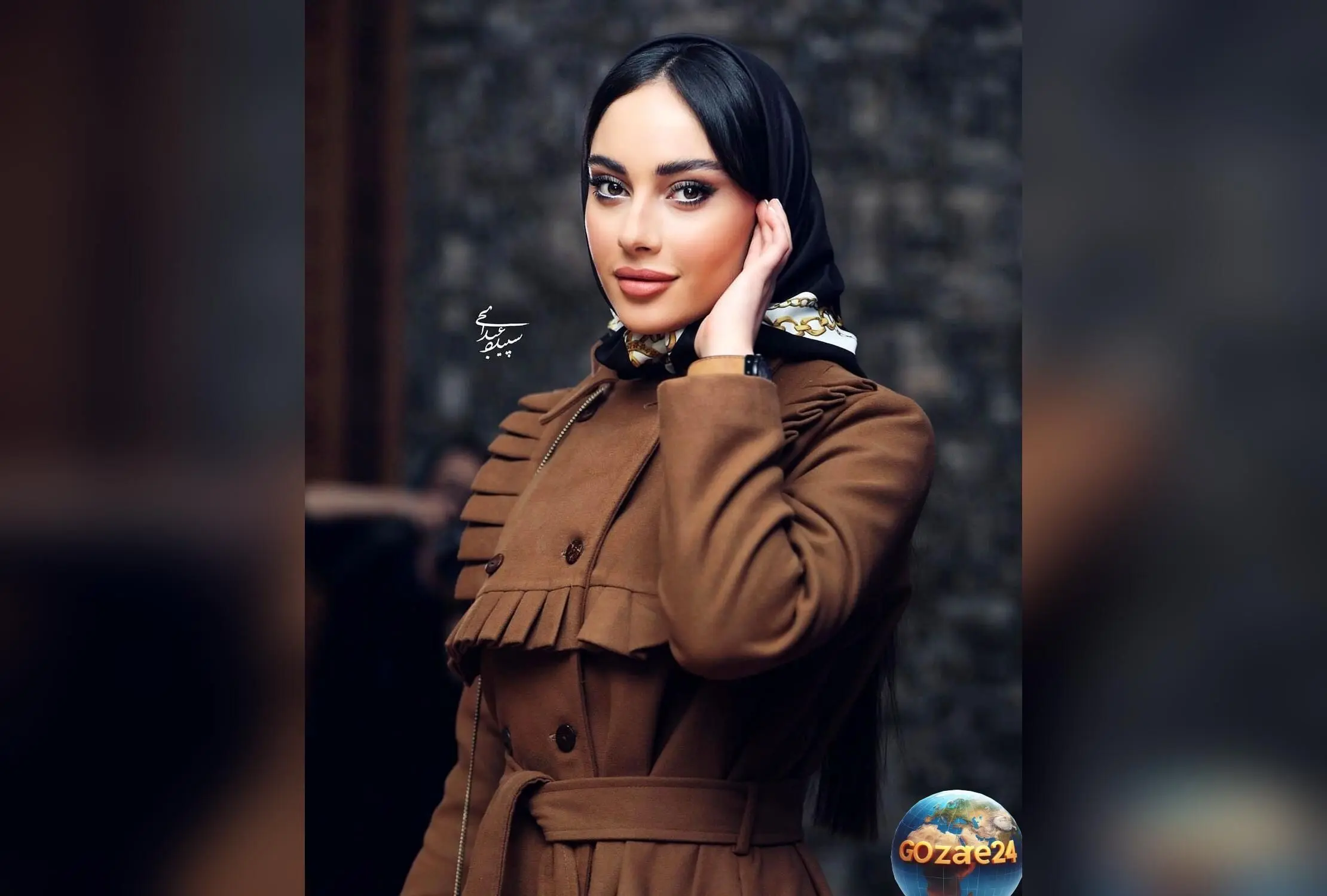 ترلان پروانه در نمایی آرام و خیال‌انگیز کنار پنجره: تصویری پر از حس و احساس در استوری اینستاگرام