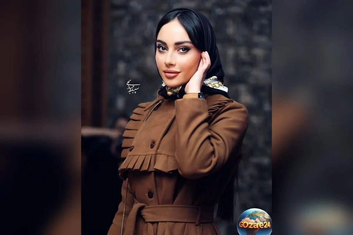 ترلان پروانه در نمایی آرام و خیال‌انگیز کنار پنجره: تصویری پر از حس و احساس در استوری اینستاگرام