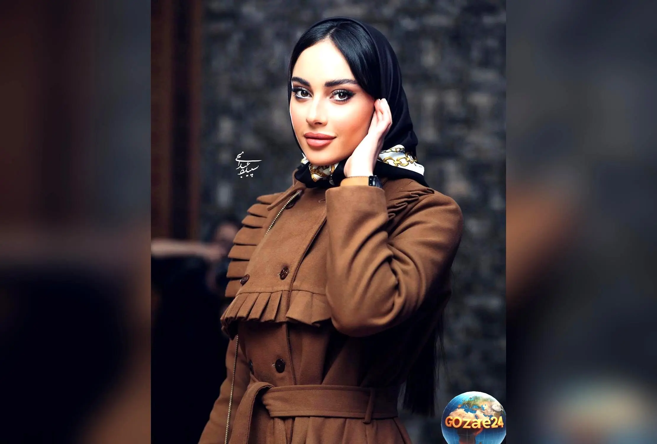ترلان پروانه در نمایی آرام و خیال‌انگیز کنار پنجره: تصویری پر از حس و احساس در استوری اینستاگرام