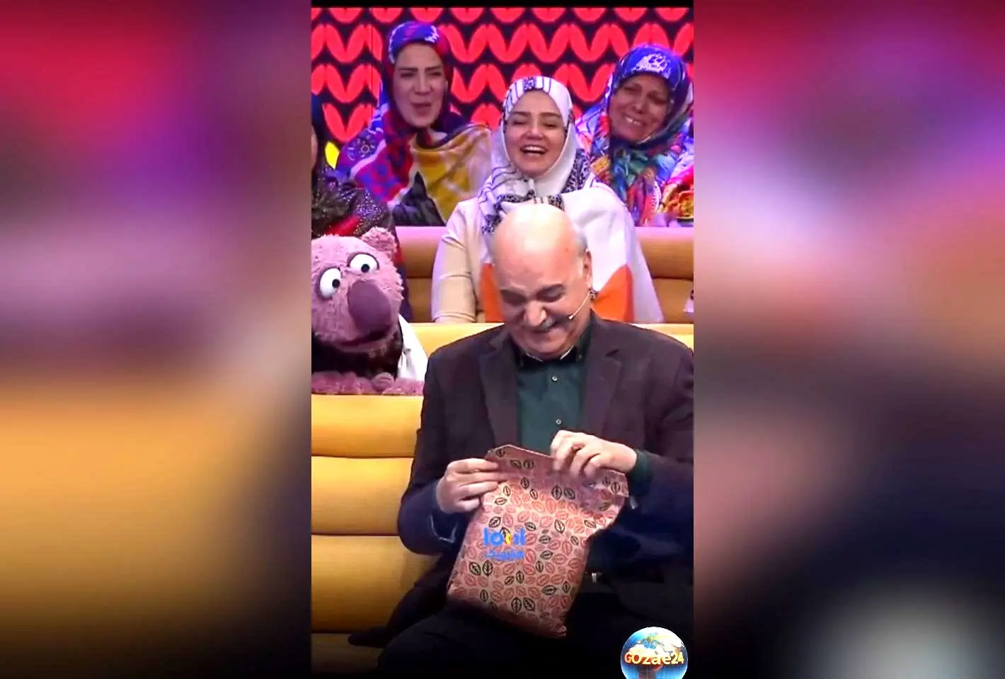هدیه نوستالژیک جناب‌خان به ایرج طهماسب در شب یلدا؛ واکنش جالب مجری و خاطرات کودکی