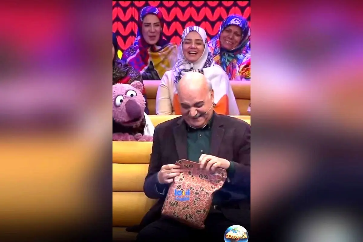 هدیه نوستالژیک جناب‌خان به ایرج طهماسب در شب یلدا؛ واکنش جالب مجری و خاطرات کودکی