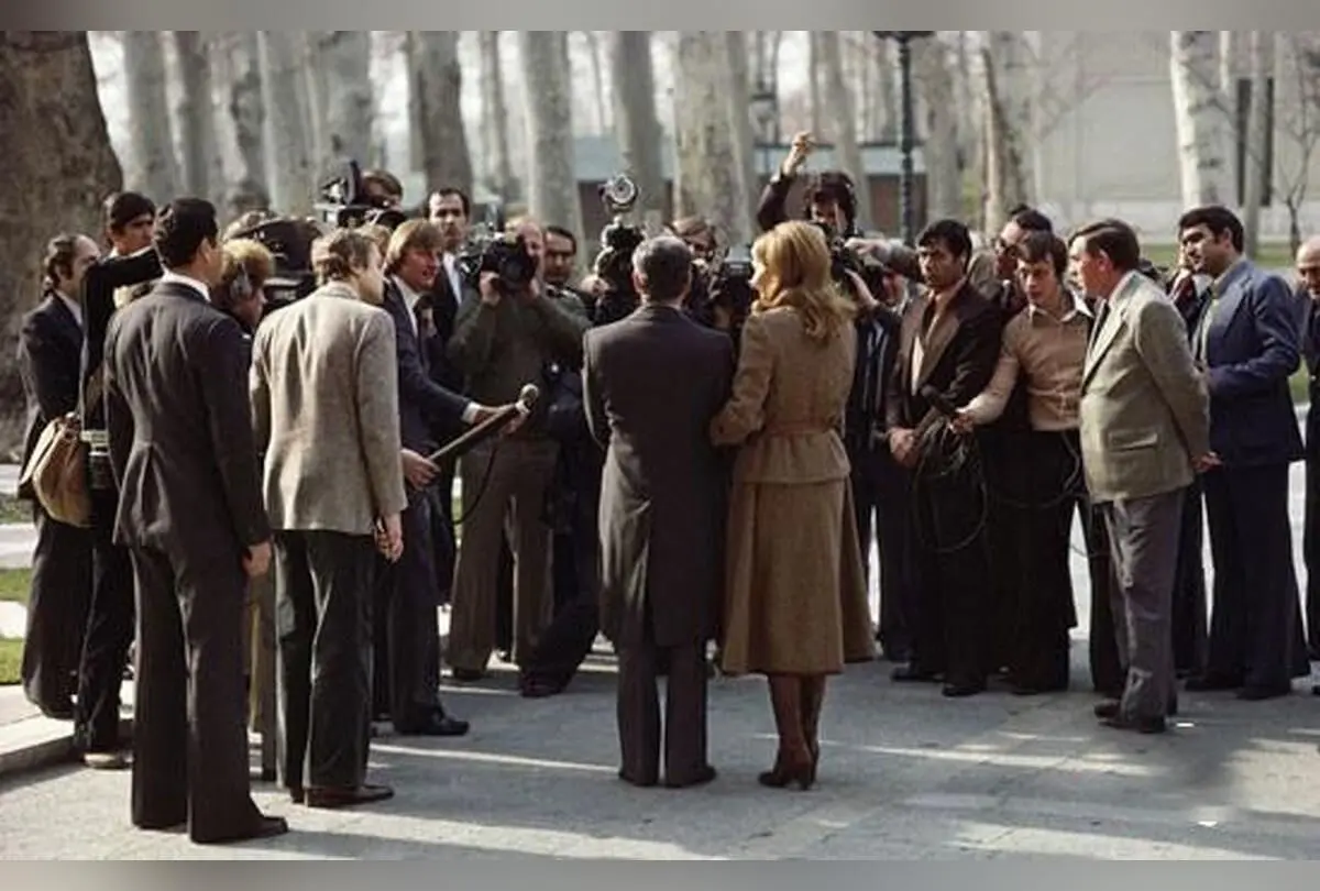 تصویر نادر از محمدرضا پهلوی و فرح دیبا در حرم امام رضا (ع) سال ۱۳۵۷: رازهای مخفی حضور خانواده سلطنتی