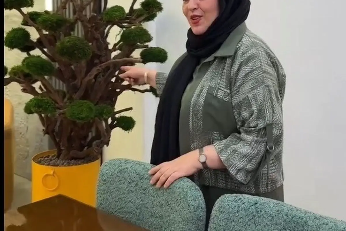 طراحی مدرن و مینیمال دفتر کار گیتی قاسمی با گیاهان زنده و رنگهای آرام بخش