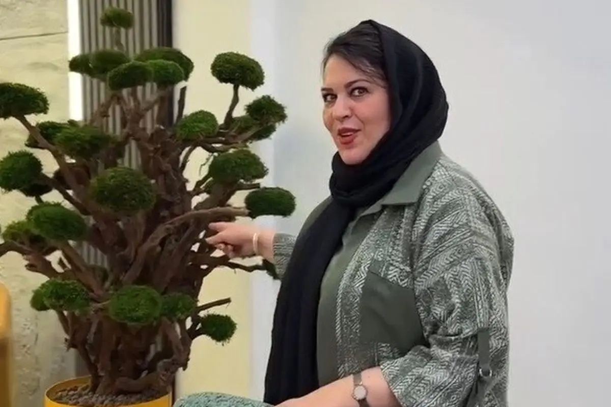 طراحی مدرن و مینیمال دفتر کار گیتی قاسمی با گیاهان زنده و رنگهای آرام بخش