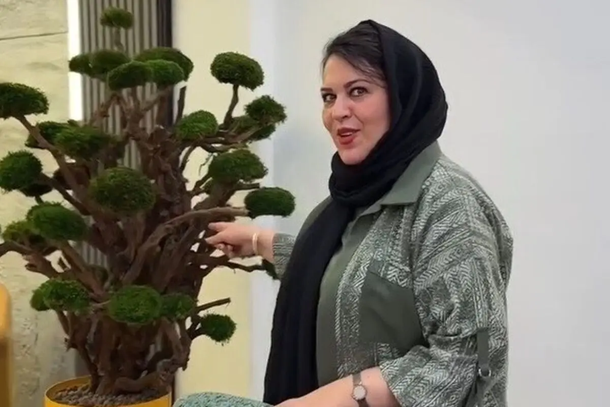طراحی مدرن و مینیمال دفتر کار گیتی قاسمی با گیاهان زنده و رنگ‌های آرام بخش
