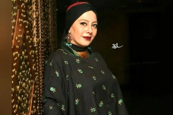 نورپردازی نامناسب و پرده‌های قدیمی در خانه خانم زهرا داودنژاد؛ نگاهی به سبک متفاوت و چالش‌های دکوراسیون منزل بازیگر مشهور