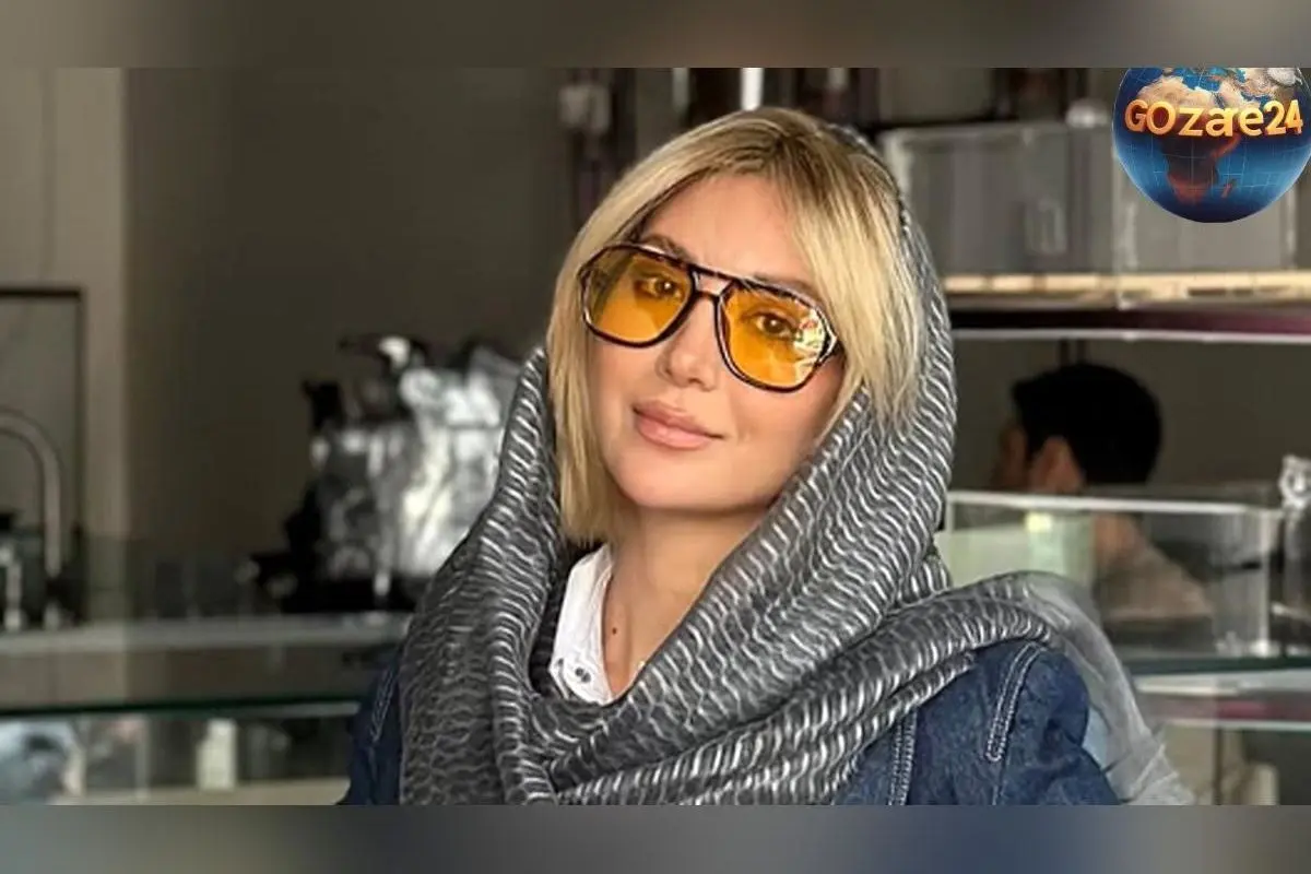 مینا مختاری در سفر به یونان با استایل لوکس و مدرن، ترکیبی از شومیز راه‌راه، جین تیره و روسری دیور
