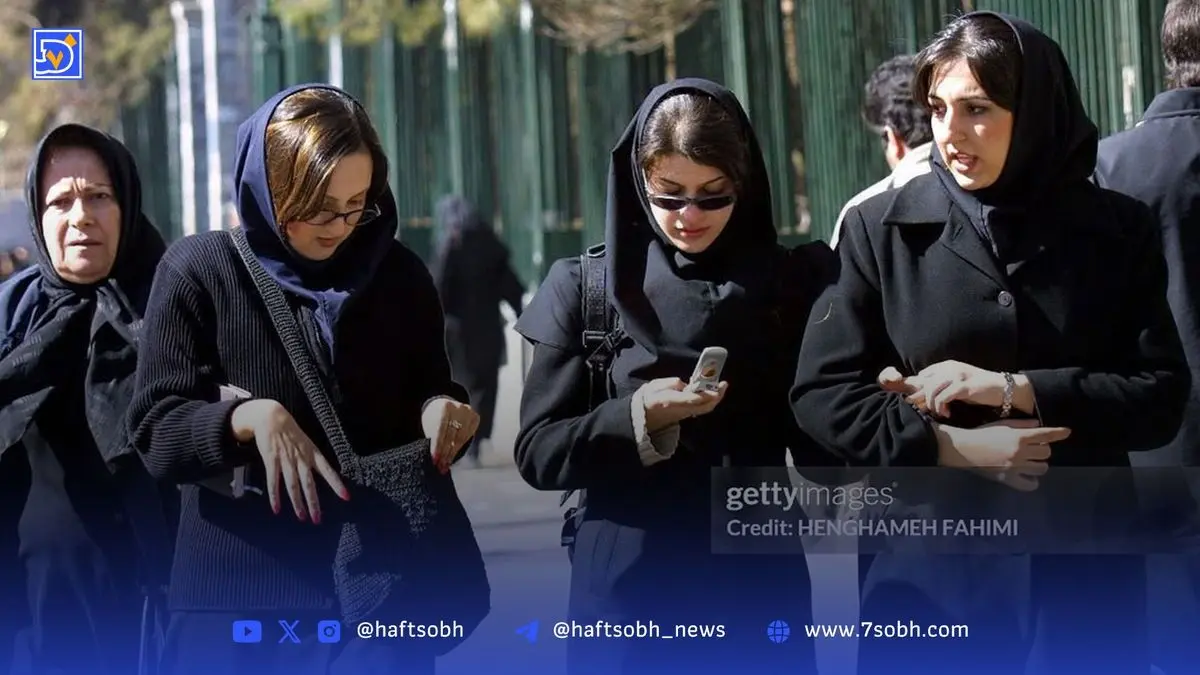 استایل شیک و متفاوت دختران دانشجو دانشگاه تهران در زمستان ۱۳۸۲ | عکس‌های جذاب و دیدنی