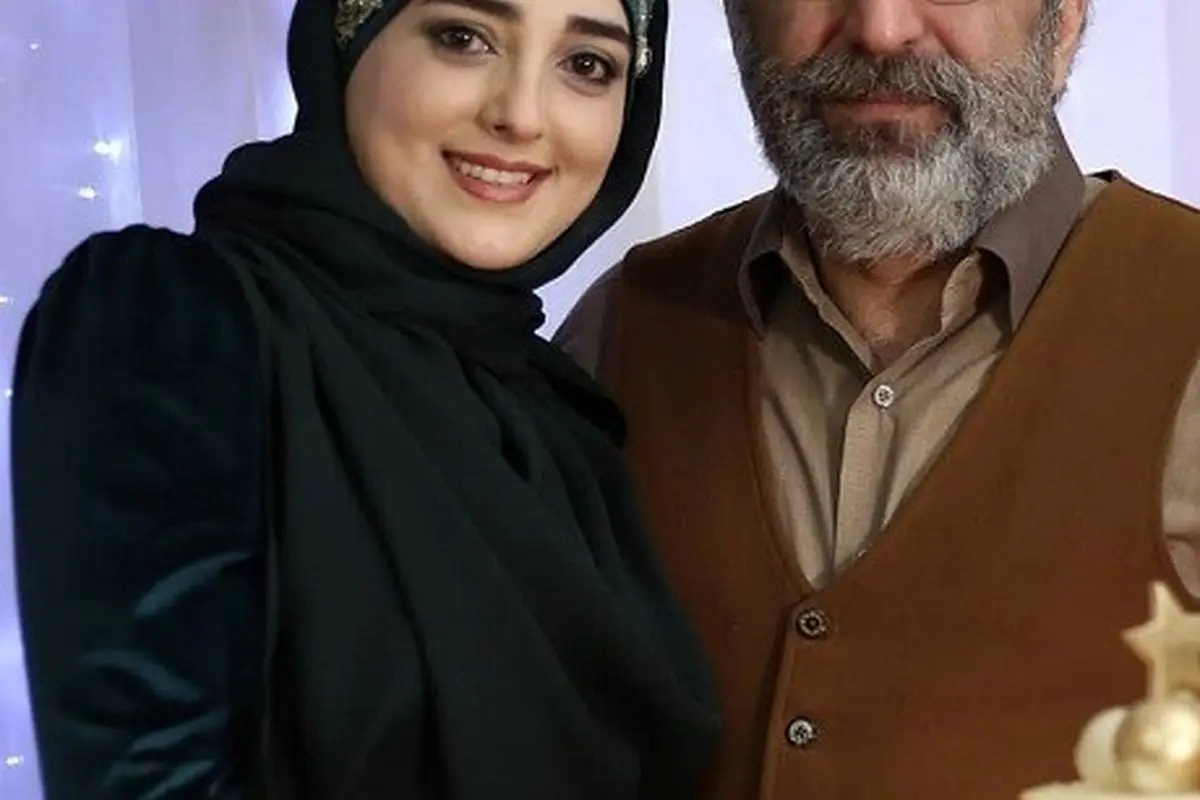 شهرام شکیبا در حال موتورسواری با همسر جدیدش ستاره سادات قطبی در کوچه؛ لحظهای جذاب و دیدنی