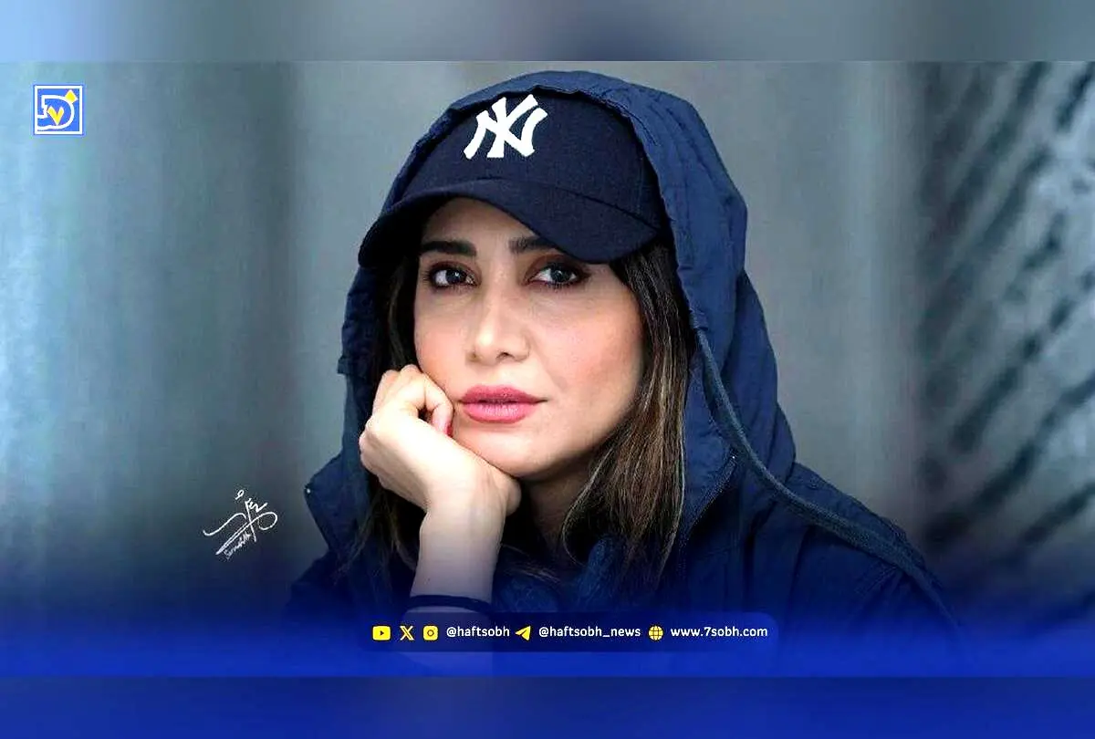 عکس دوستانه نیکی مظفری و همسر ارسطوی «پایتخت» در نمایش «زنبورهای حوالی آزادی»