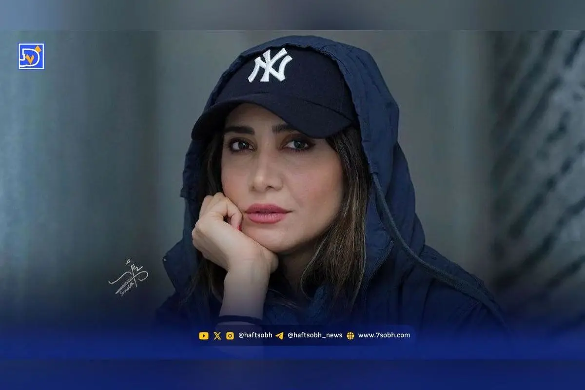 عکس دوستانه نیکی مظفری و همسر ارسطوی «پایتخت» در نمایش «زنبورهای حوالی آزادی»
