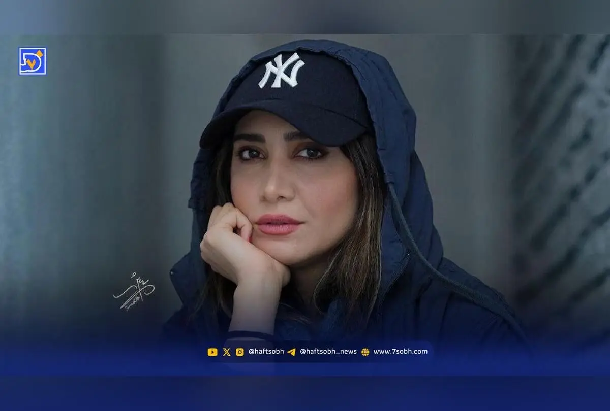 عکس دوستانه نیکی مظفری و همسر ارسطوی «پایتخت» در نمایش «زنبورهای حوالی آزادی»